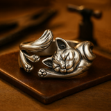 Vintage ring with cat in silver